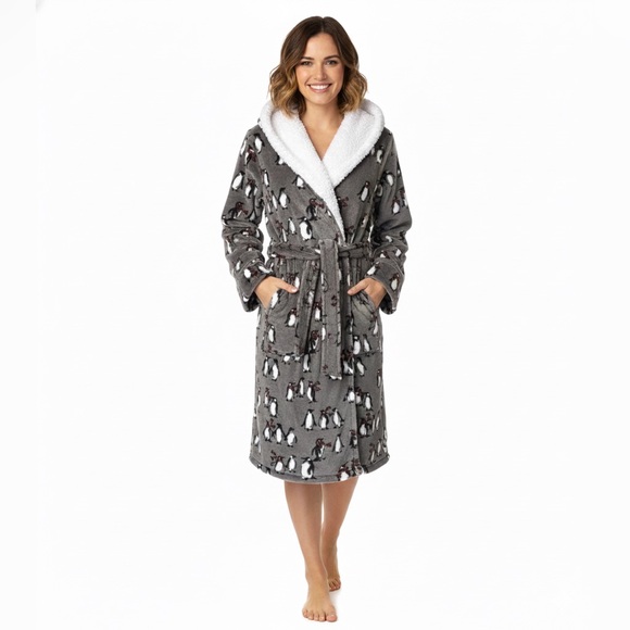 NWT, Vera Bradley Fleecy Life Robe with Hood and Pockets, Penguins, Cozy, S/M - Picture 1 of 10